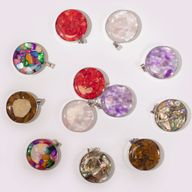 Pendentifs Acier – 12 Ronds Gemmes & Coquillages