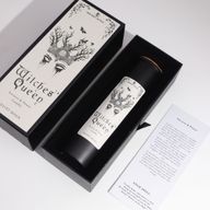 Bougie noire Reine des Sorcières avec bouchon en liège dans sa boîte-cadeau