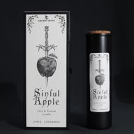 Bougie rituelle Pomme pécheresse et boîte cadeau de pomme percée par un athamé sur un fond noir