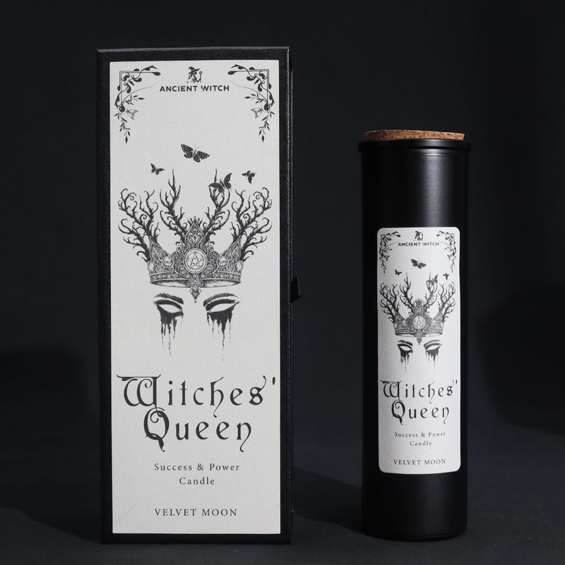 Bougie rituelle de la reine des sorcières et boîte cadeau papillon couronné sur fond noir