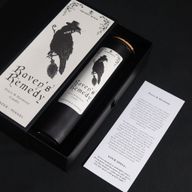 Carte de sort rituel Remède du Corbeau à côté de la bougie
