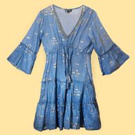 Nomad Sari - Robe Bleu Océan & Design Poisson Doré
