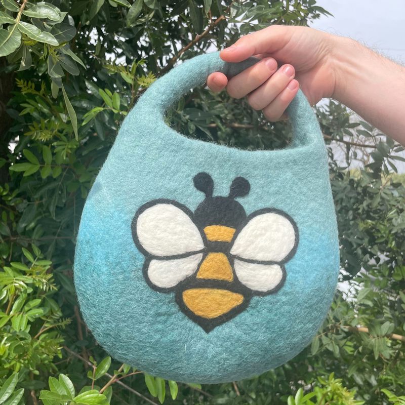 Sac Panier Abeille Feutre  –  Anse  Fermoir Magnétique – Vert Bleu