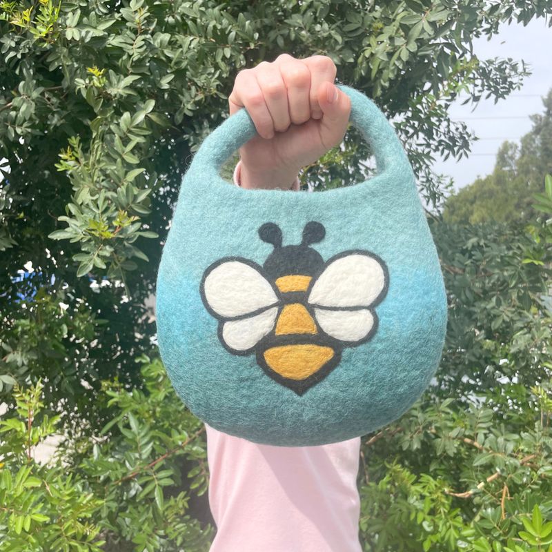 Sac Panier Abeille Feutre  –  Anse  Fermoir Magnétique – Vert Bleu
