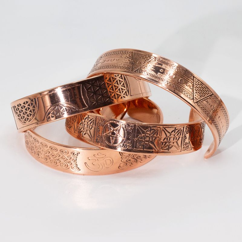 Bracelets cuivre massif gravés d’affirmations (assortiment varié)