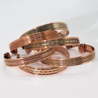 Bracelets larges cuivre avec aimants (assortiment varié)