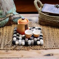 Set de Table Carrés en Boules de Feutre – 20 cm Gris Multicolores