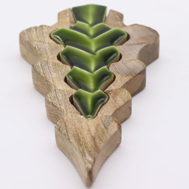 Sapin sculpté dans un autre , décoration en bois – 15x10 cm