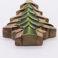 Sapin sculpté dans un autre , décoration en bois – 15x10 cm