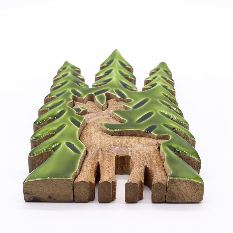 Cerf élégant et sapins, décoration en bois 3D – 25x15 cm