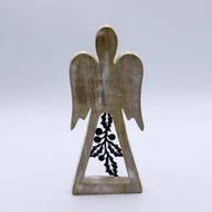 Ange bois de manguier – Finition blanchie & décor en fer ajouré – 18 cm