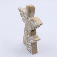 Ange en bois de manguier avec ange imbriqué – Finition blanchie – 15 cm