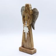 Grand Ange de la Paix en bois de manguier – Ailes en métal & détails émaillés – 30 cm