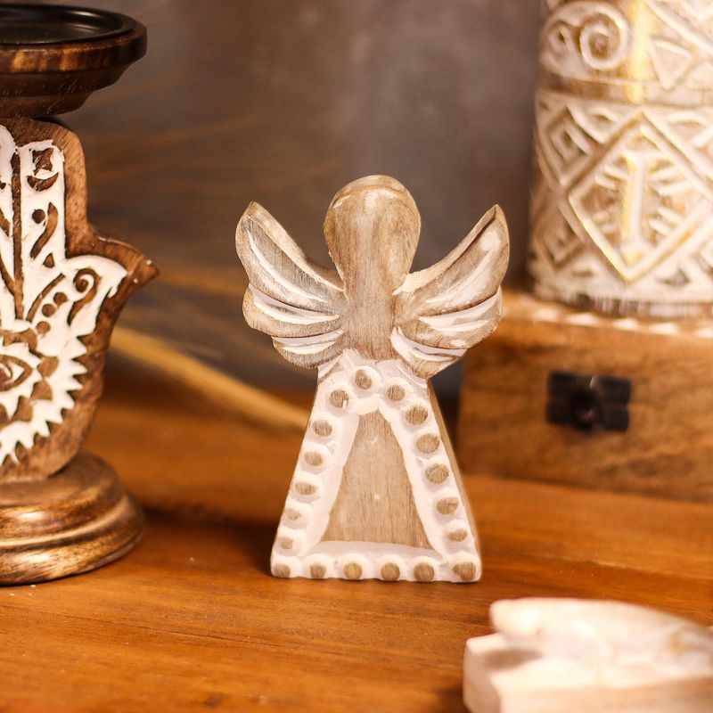 Ange en bois de manguier – Finition blanchie – 13 cm