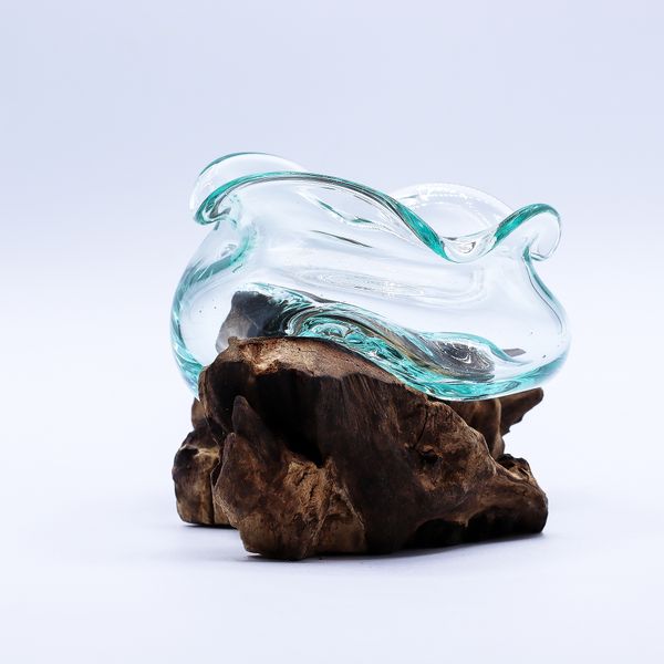 Bol ondulé en verre soufflé sur bois – 18 cm
