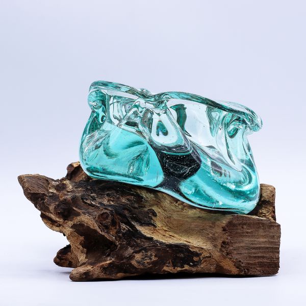 Cendrier / bougeoir épais en verre soufflé sur bois – 23 cm