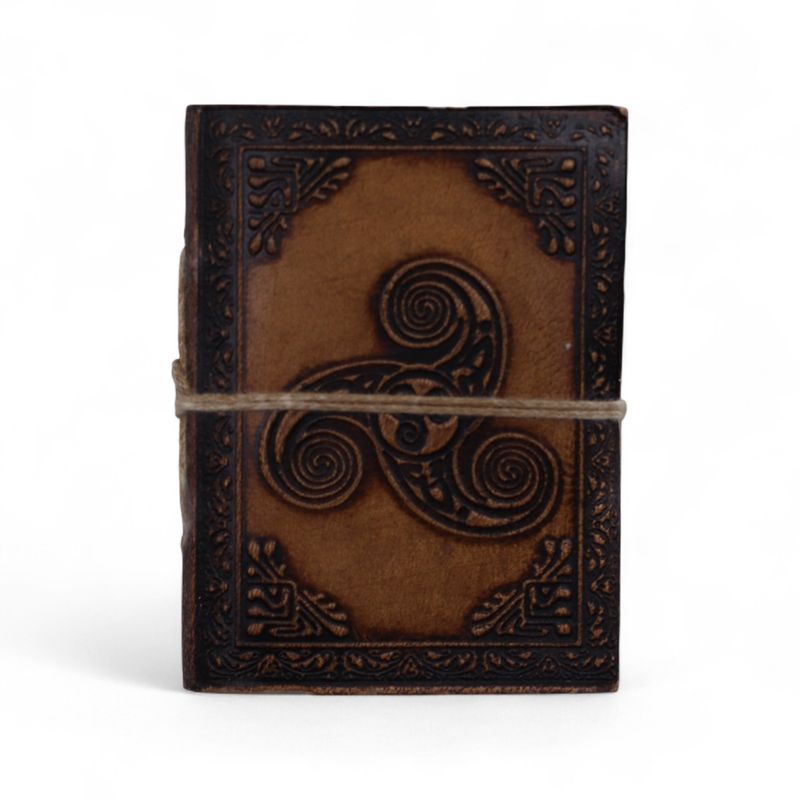 Petits carnets ésotériques cuir assortis (10x7,5 cm) – Présentoir