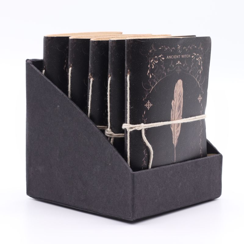 Carnets rituels sorcière cuir assortis (15x11,5 cm) – Présentoir