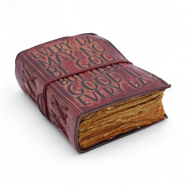 Carnet cuir épais bords frangés (12,5x9 cm) – Chaque jour n’est pas divin