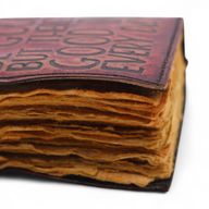 Carnet cuir épais bords frangés (12,5x9 cm) – Chaque jour n’est pas divin
