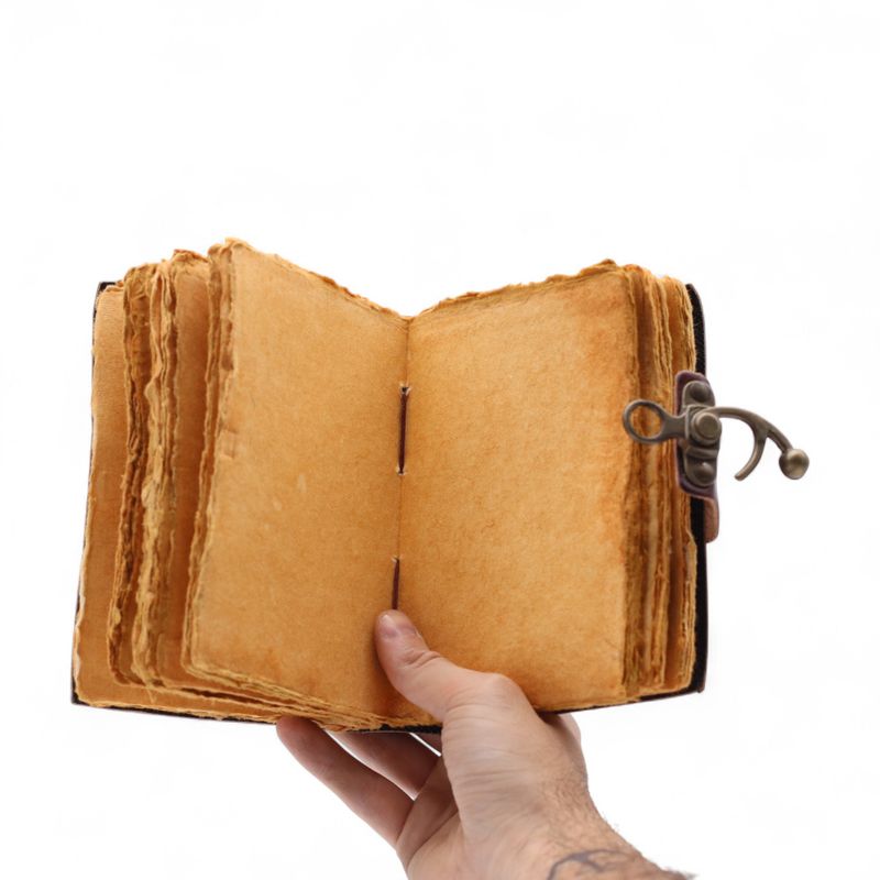 Carnet cuir épais bords frangés (15x10 cm) – Livre des histoires oubliées