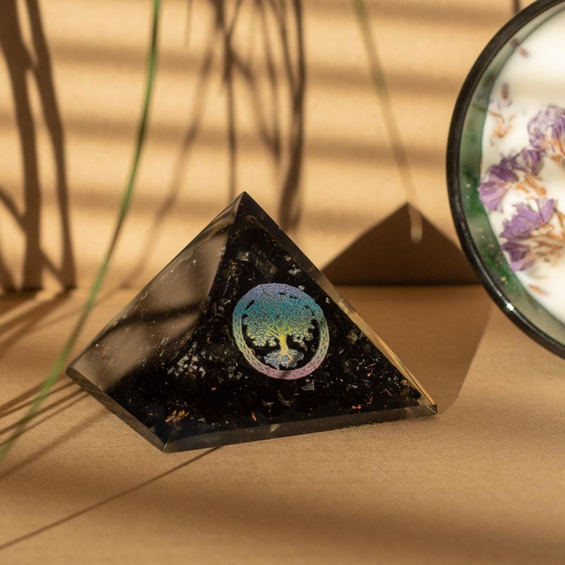 Petite pyramide orgonite 5,5x4,5 cm – Arbre de vie – Tourmaline noire