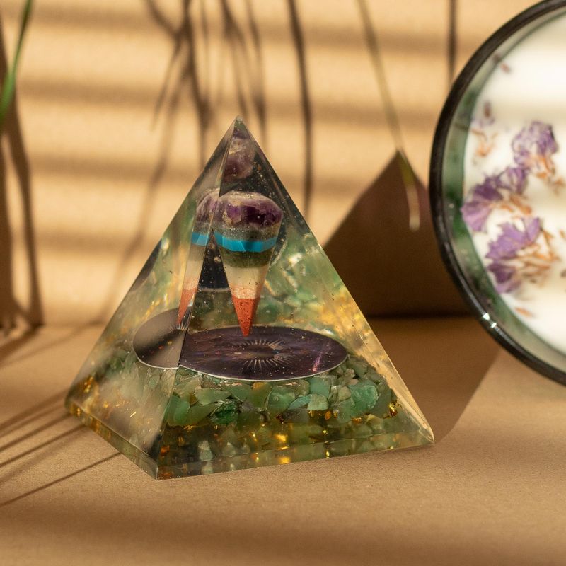 Pyramide orgonite moyenne 7x6 cm – Pendule – Aventurine verte