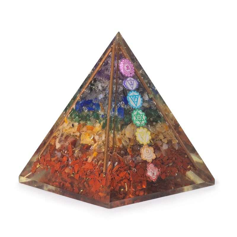 Pyramide orgonite moyenne 7x6 cm – Barres de cuivre – 7 chakras