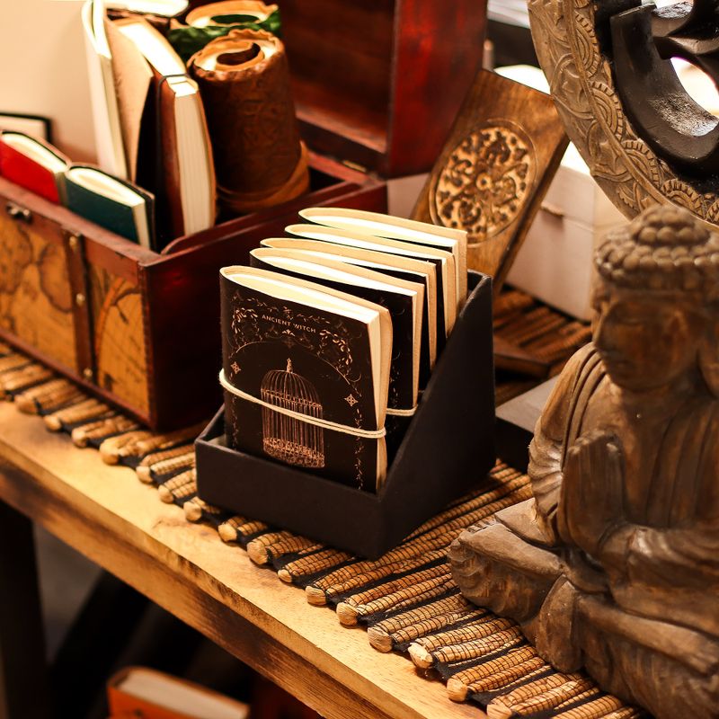 Carnets rituels sorcière cuir assortis (15x11,5 cm) – Présentoir