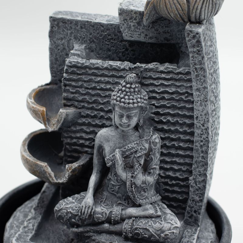 Fontaine d’eau – 19 × 19 × 28 cm – Bouddha, fleur de lotus et pots en cascade