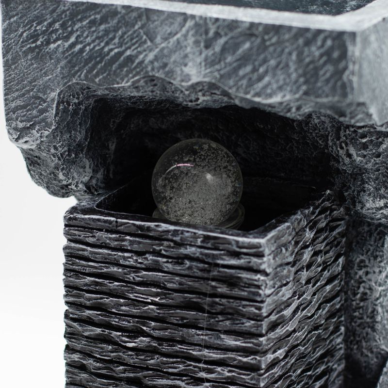 Grande fontaine – 24 × 22 × 48 cm – Boule cristal changeante dans la roche