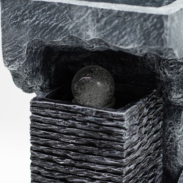 Grande fontaine – 24 × 22 × 48 cm – Boule cristal changeante dans la roche