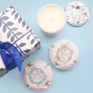 Coffret Cadeau - Violette de Parme (Bougie) + Sel Marin & Poupée Bleue (Bombe de Bain )