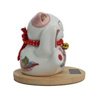 Chat Porte-Bonheur Solaire Rose Maneki Neko sur socle en bois - Main Mobile