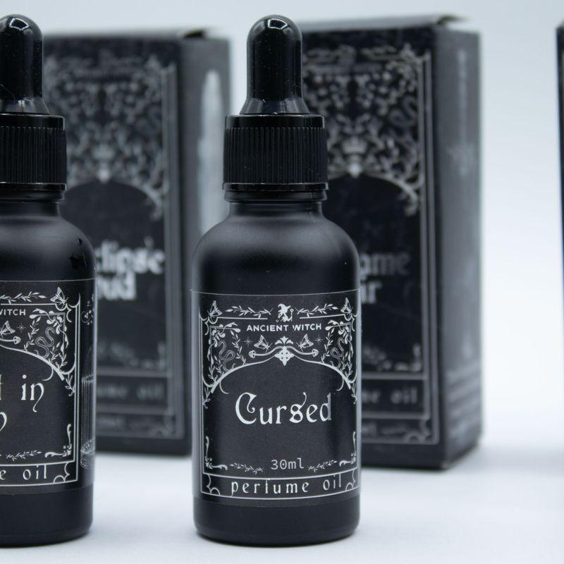 Huile de parfum Sorcière Ancestrale - Ensorcelée