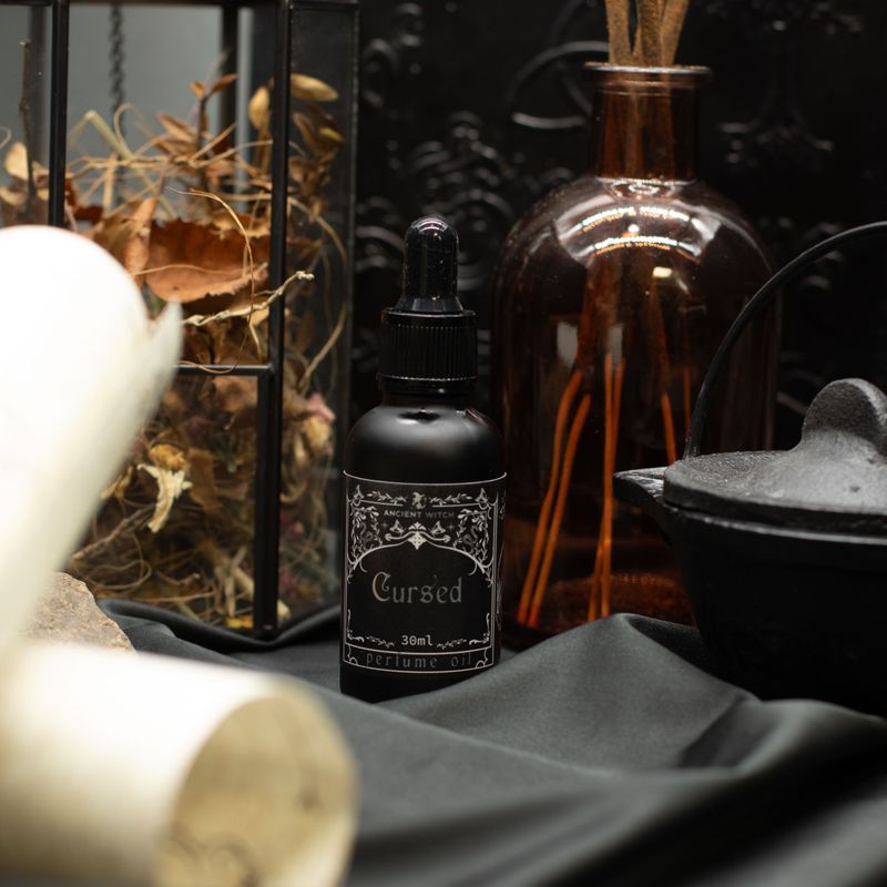 Huile de parfum Sorcière Ancestrale - Ensorcelée