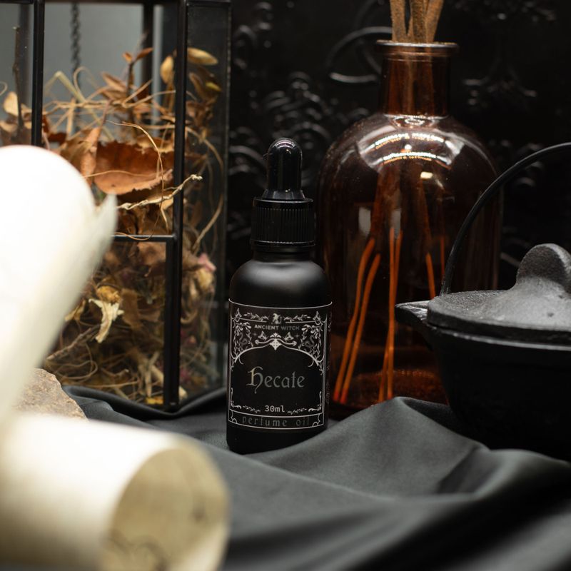 Huile de Parfum de Sorcière Ancestrale- Hécate
