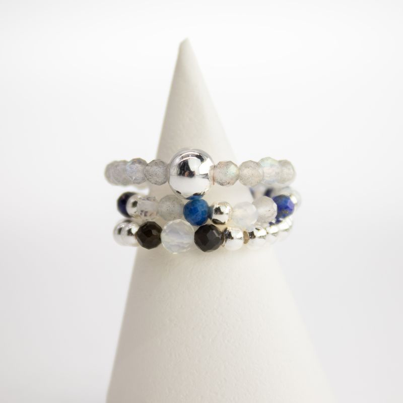Ensemble de bagues Esprit de Nymphe – Aurore boréale – Lapis-lazuli, labradorite, opalite, fluorite et obsidienne noire Ancient Wisdom Giftware Supplier