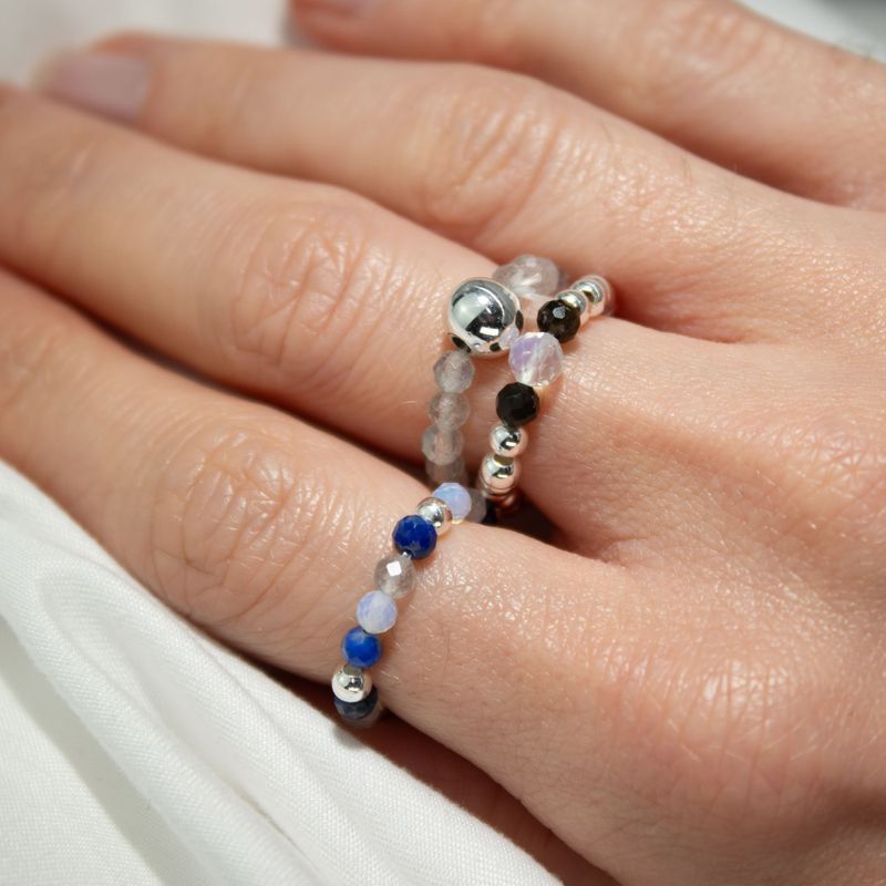 Ensemble de bagues Esprit de Nymphe – Aurore boréale – Lapis-lazuli, labradorite, opalite, fluorite et obsidienne noire Ancient Wisdom Giftware Supplier
