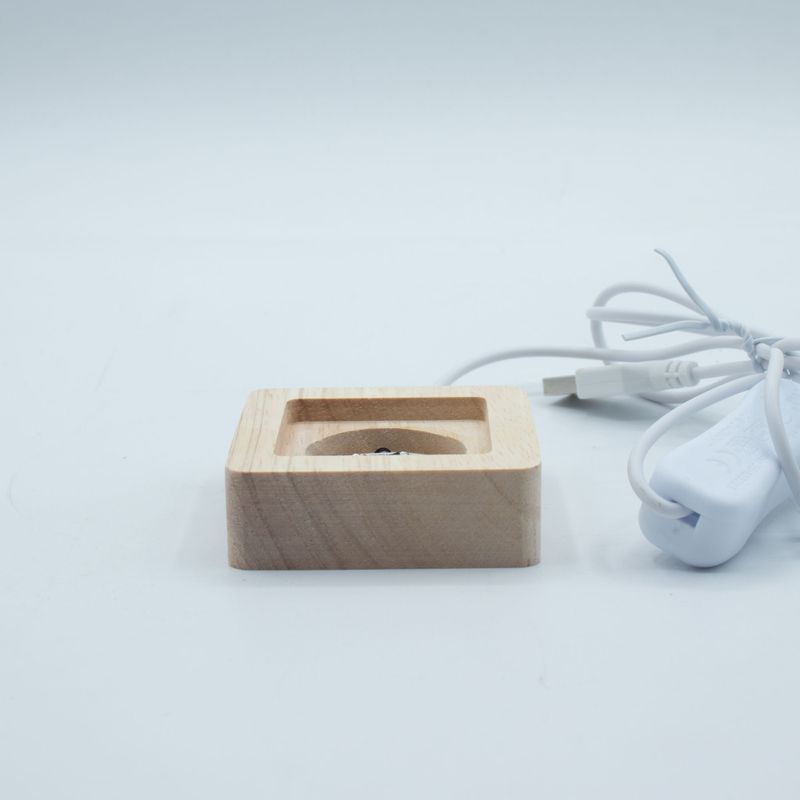 Socle LED USB Carré en Bois 6 cm – Multicolore
