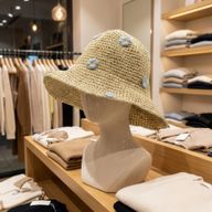 Nomad Sari Chapeau de soleil en paille souple - Fleurs beige et bleues