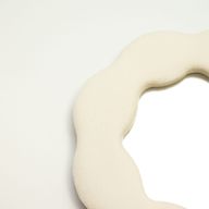 Miroir Ondulé Doux Fleur – Beige  – 25,4 x 25,4 x 2,3 cm