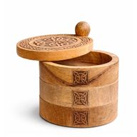 Boîte tournante à trois étages gravée dans le style celte