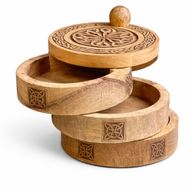 Boîte tournante à trois étages gravée dans le style celte