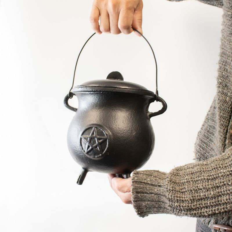 Chaudron en fonte extra grand avec pentagone 23x18 cm (au moins 4 kg)