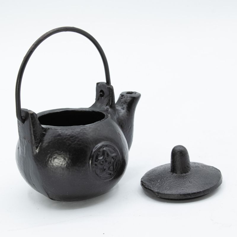 Petit chaudron rituel en fonte en forme de pentagone, 8 × 8 × 10 cm
