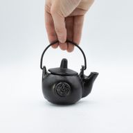 Petit chaudron rituel en fonte en forme de pentagone, 8 × 8 × 10 cm