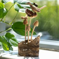 Sculpture en bois artisanale faite à la main - Oiseau et Abeille sur des champignons
