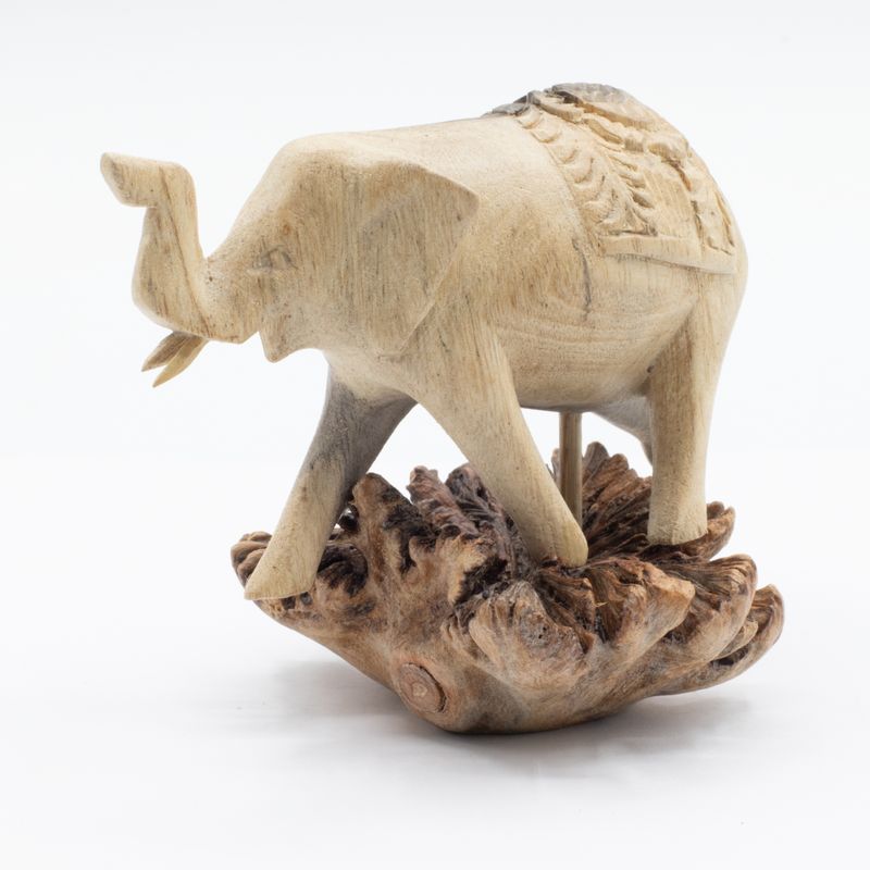 Sculpture en bois artisanale - Éléphant marchant