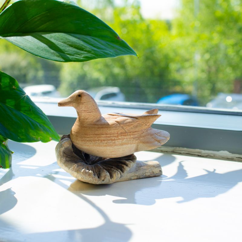 Sculpture Artisanale en Bois Parasite – Canard Sauvage au Repos